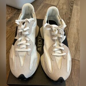 Women’s New Balance 327 in White size 8- never worn